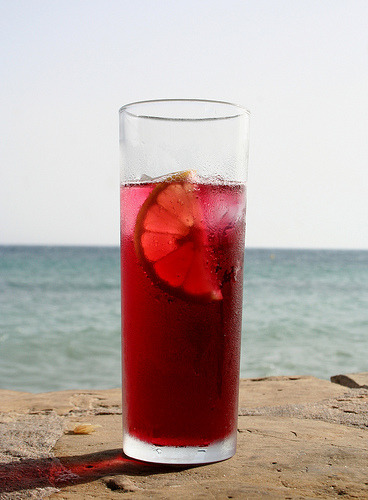 A tall glass of Tinto de Verano